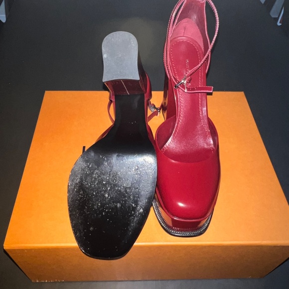 Louis Vuitton Pump - Picture 3 of 6